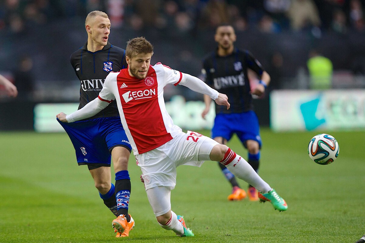 Lasse Schöne was de grote man aan Amsterdamse zijde.
