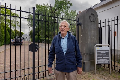 Johan (86) verzorgt elke dag graf van zijn vrouw, maar hoort dat er goud uit kisten is gestolen: ‘Hoe diep kun je zinken?’