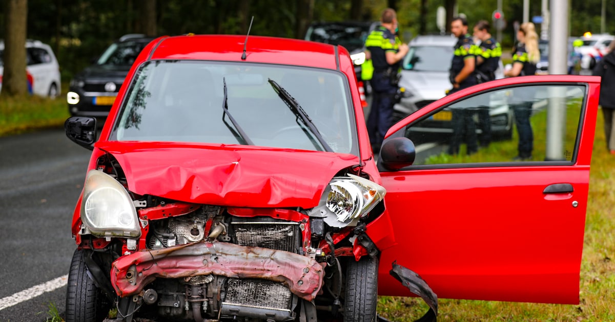 Drie auto’s botsen op elkaar in Apeldoorn: een persoon gewond