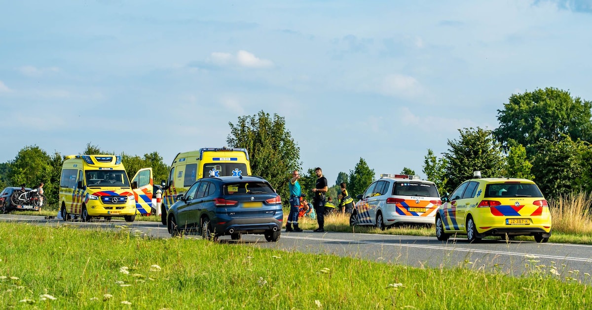 Motorrijder zwaargewond bij ernstig ongeluk in Dronten.