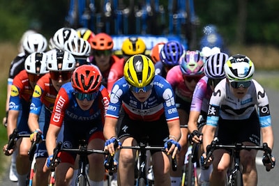 LIVE Tour de France Femmes | Twee Nederlandse vluchters vooraan op laatste beklimming, doet Vollering een gooi naar geel?