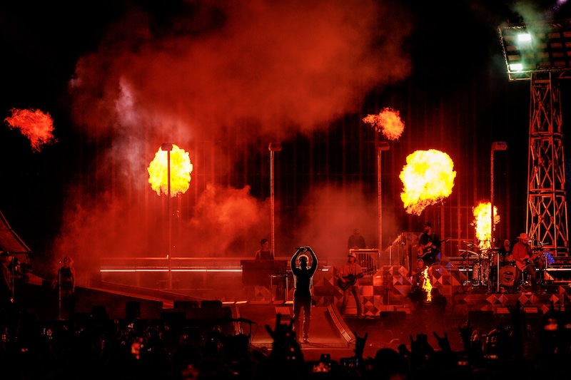 Het podium tijdens het optreden van Post Malone in het GelreDome.