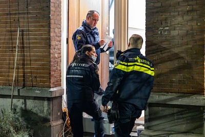 Man gaat met buit weg na babbeltruc in woning Amsterdam