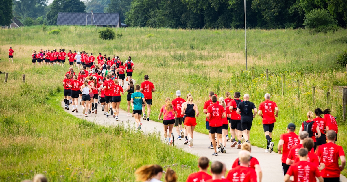 In beeld: 600 lopers halen geld op bij eerste Vechtgenotenloop voor het goede doel