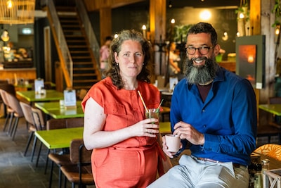 Pieter (45) en Eveline (37) zegden hun baan op en leiden nu populaire horecazaak: ‘Doe je niet zomaa