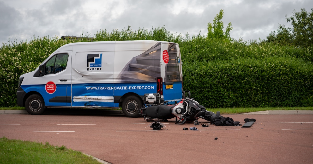 Motor en bestelbus botsen in Terwolde