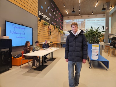 Nieuw stemlokaal in Rijssen: klas uit en dan stemmen