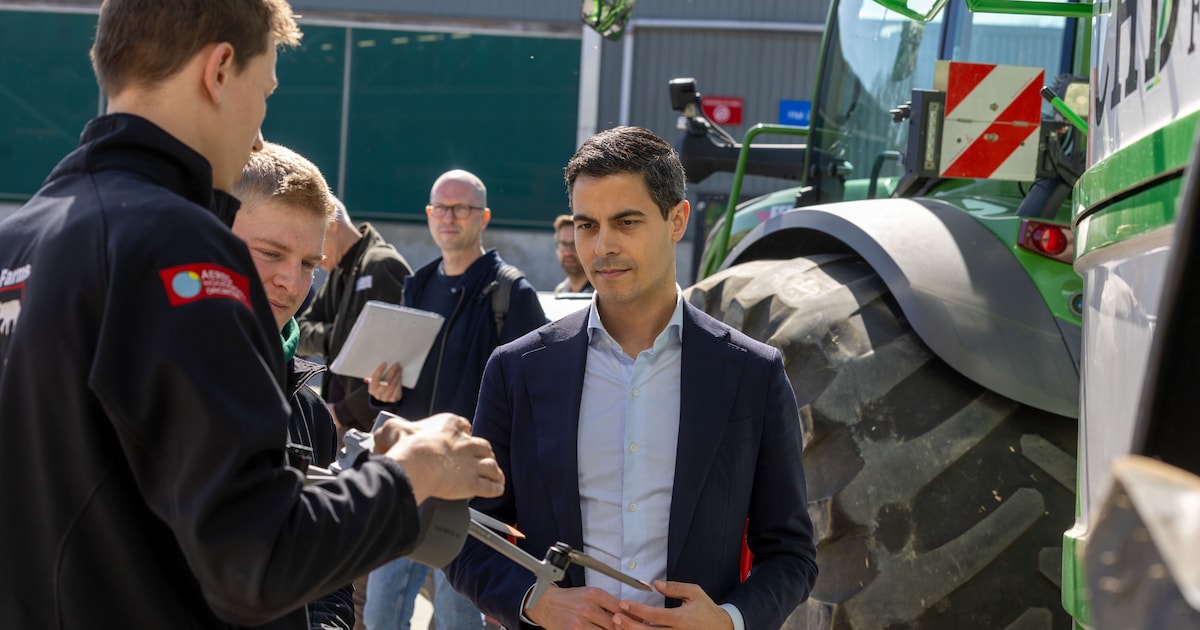 Premier Jetten gaat in Dronten op bezoek bij boeren van de toekomst: ‘Ik heb huiswerk meegekregen’