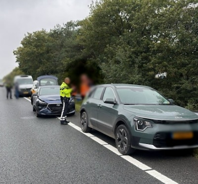 Meerdere auto’s botsen op A28: file van bij een uur richting Zwolle neemt af