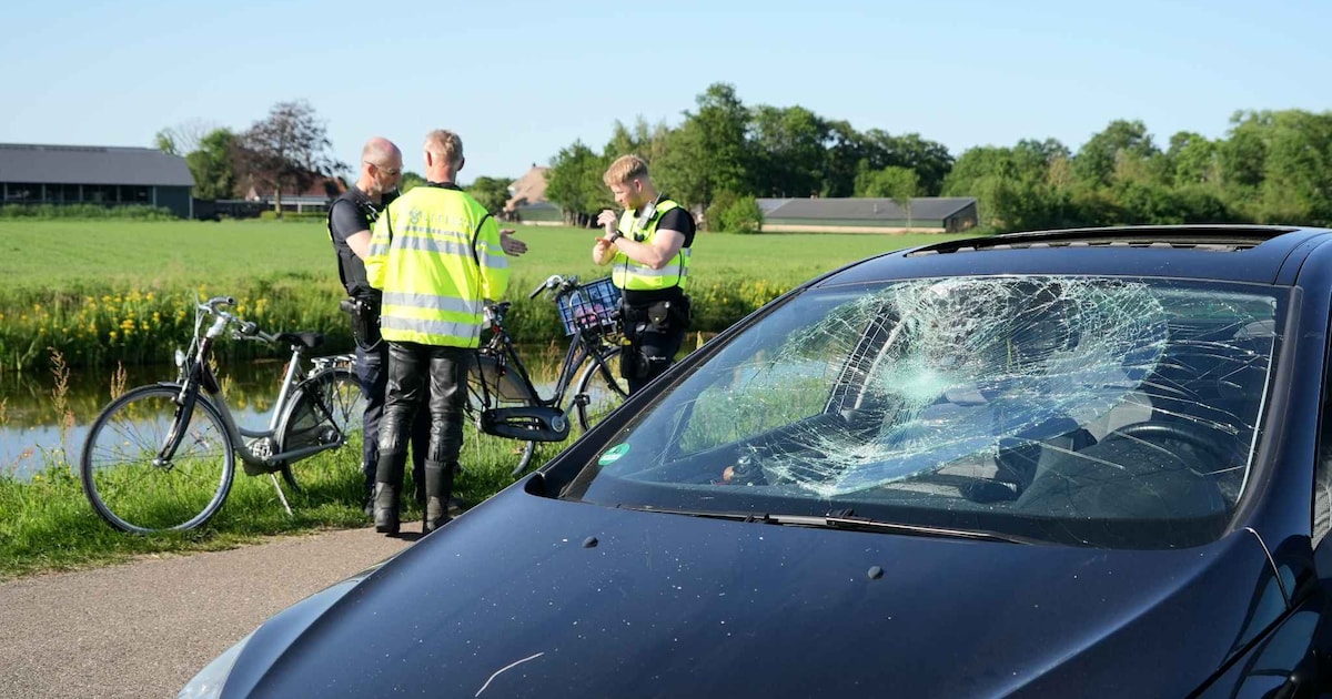 Fietser gewond bij botsing met auto in Broekhuizen