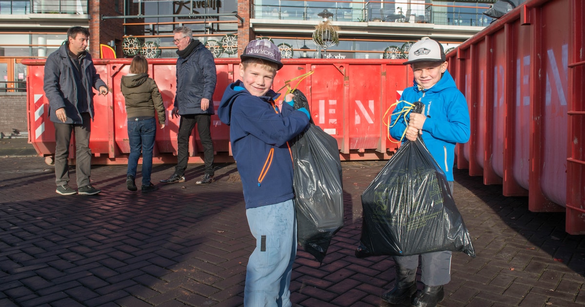 Zeewolde kiest voor een schone start: ruim duizend zakken vuurwerk opgeruimd