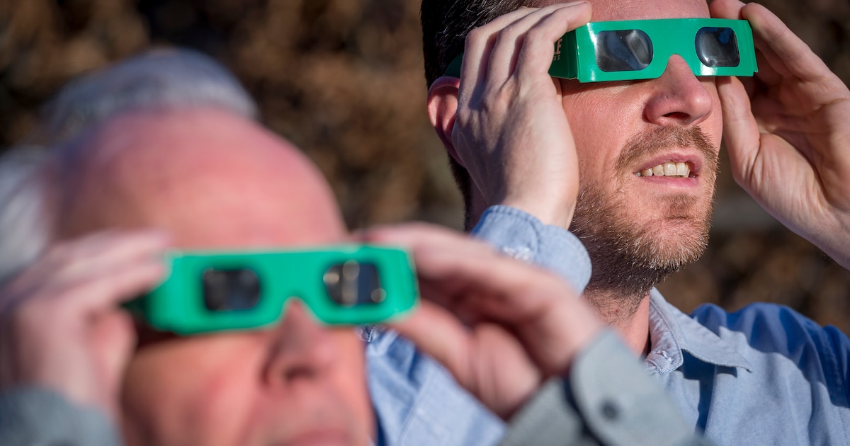 Samen naar gedeeltelijke zonsverduistering kijken in Wilsum