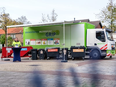 Van piepschuim tot hout: in Olst-Wijhe kun je het vanaf nu kwijt in een rondrijdende wagen