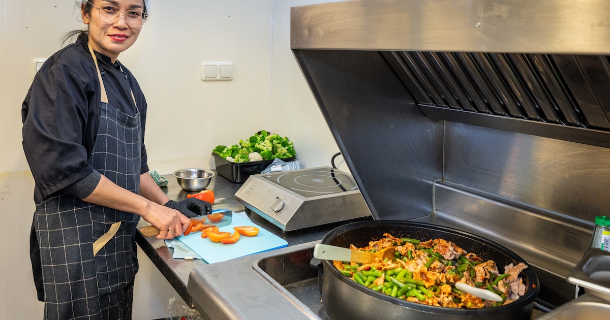 Poo (46) opent het enige restaurant in het centrum van Bant: ‘Dat had ik mij nooit kunnen voorstelle