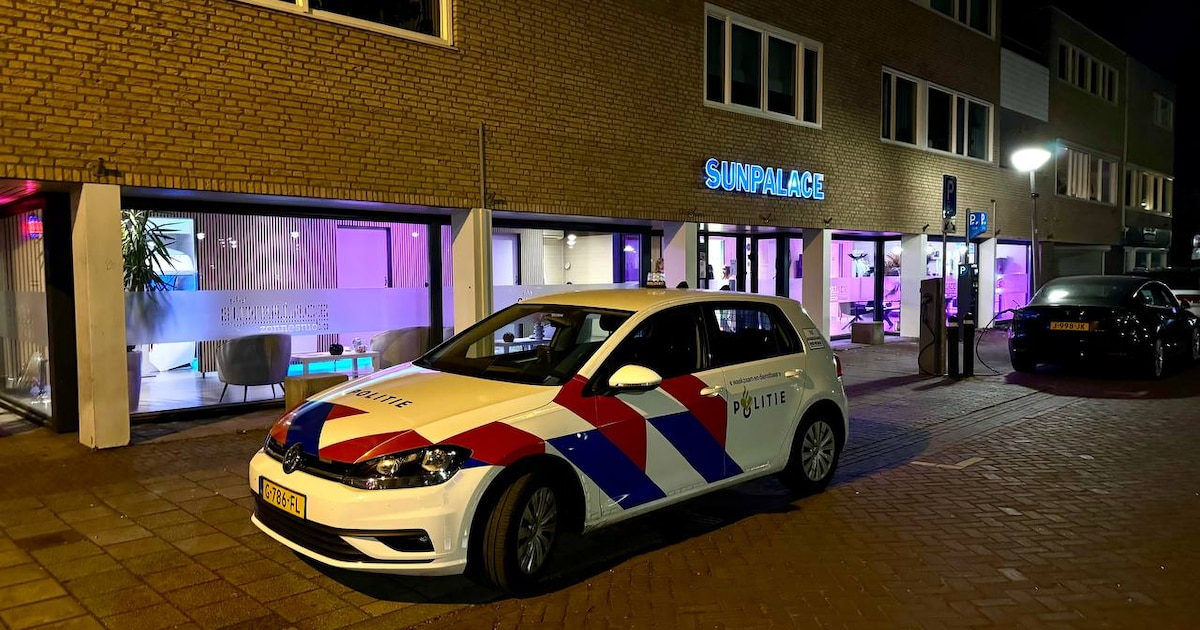 Politie rukt uit voor melding van overval op zonnestudio in Oldenzaal