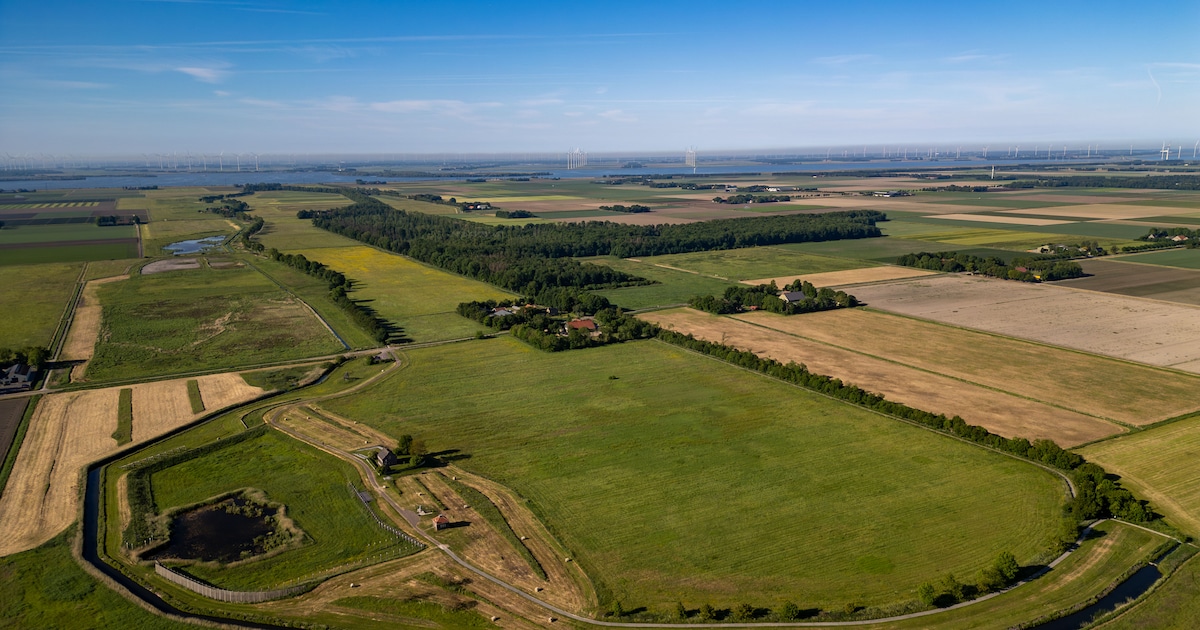 Henk van Heerde vertelt het verhaal van Schokland op bijeenkomst in Oldemarkt