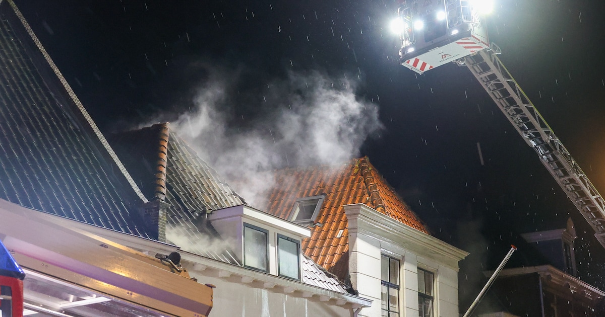 Blikseminslag veroorzaakt zolderbrand in woning Naarden