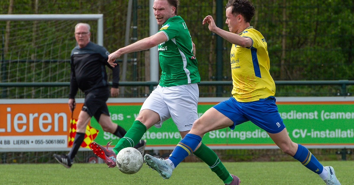 Régy Roelofs bikkelt met Groen Wit voor handhaving: ‘We willen de trainer een mooi afscheid geven’