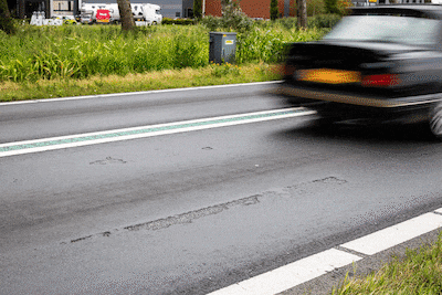 Midden in de hittegolf aangepakt, nu gapen grote gaten in het wegdek van de N377 bij Nieuwleusen
