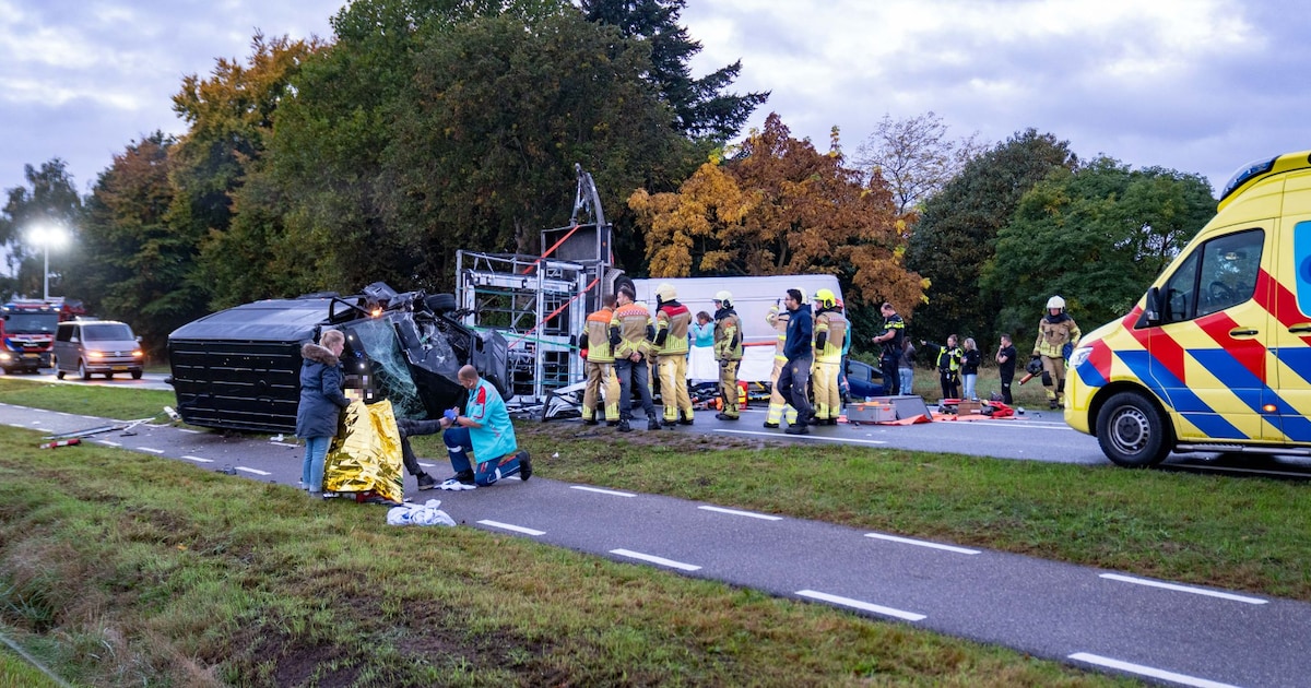 Vijf gewonden en ravage bij ongeluk met vijf voertuigen op N348.
