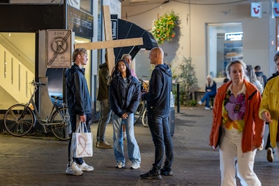 Steeds meer megafoons op straathoeken: waarom gemeenten worstelen met de opmars van straatpredikers