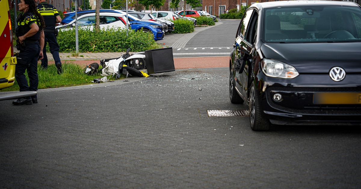 Scooterrijder gewond bij botsing met auto in Zutphen