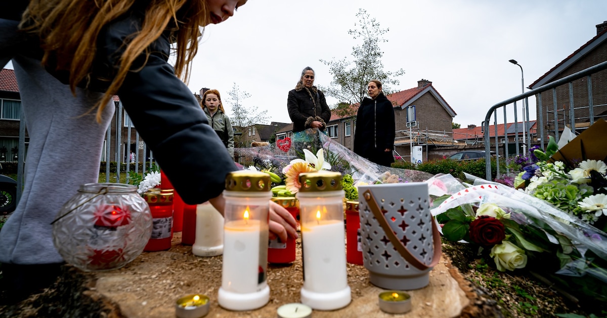 Wake met klasgenootjes en ouders voor bij fietsongeluk overleden Anne-Roos : ‘We hebben veel gehuild’.