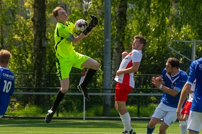 Valleivogels-doelman Osnabrugge wil vooruit na knie-operatie: ‘Kijk er naar uit om revalidatie te st