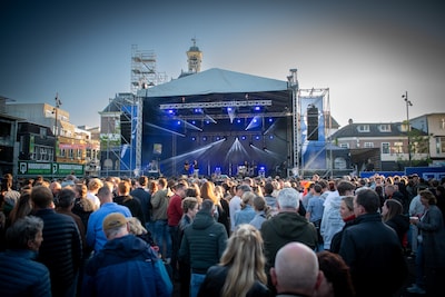 Twee podia en direct betalen aan de bar: dit is anders bij het Bevrijdingsfestival Apeldoorn
