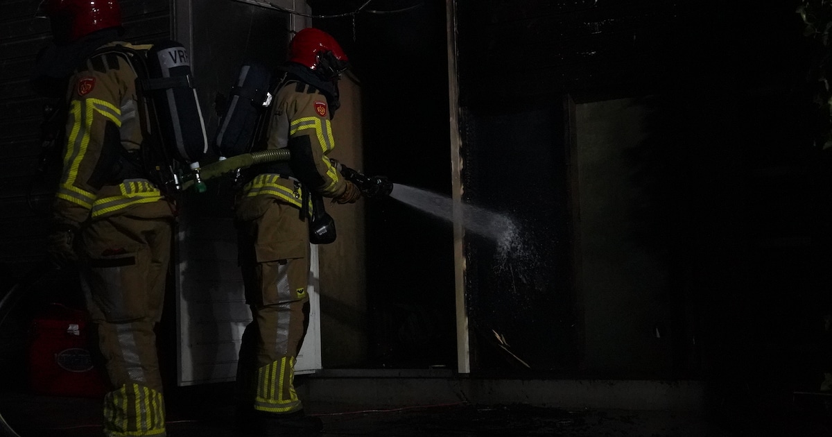 Brandweer heeft schuurbrand snel onder controle in Lelystad