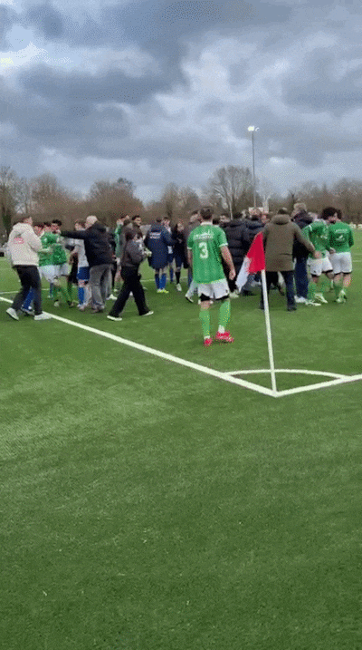 Geweld op het veld na Ulu Spor - WZC: ‘Hersenschudding en vijf tanden kapot’