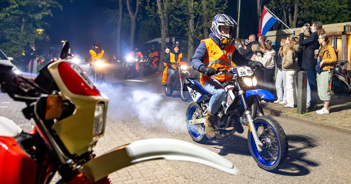 Uitslapen? Vergeet het maar: ruim honderd brommers zonder uitlaat jagen Genemuiden uit bed