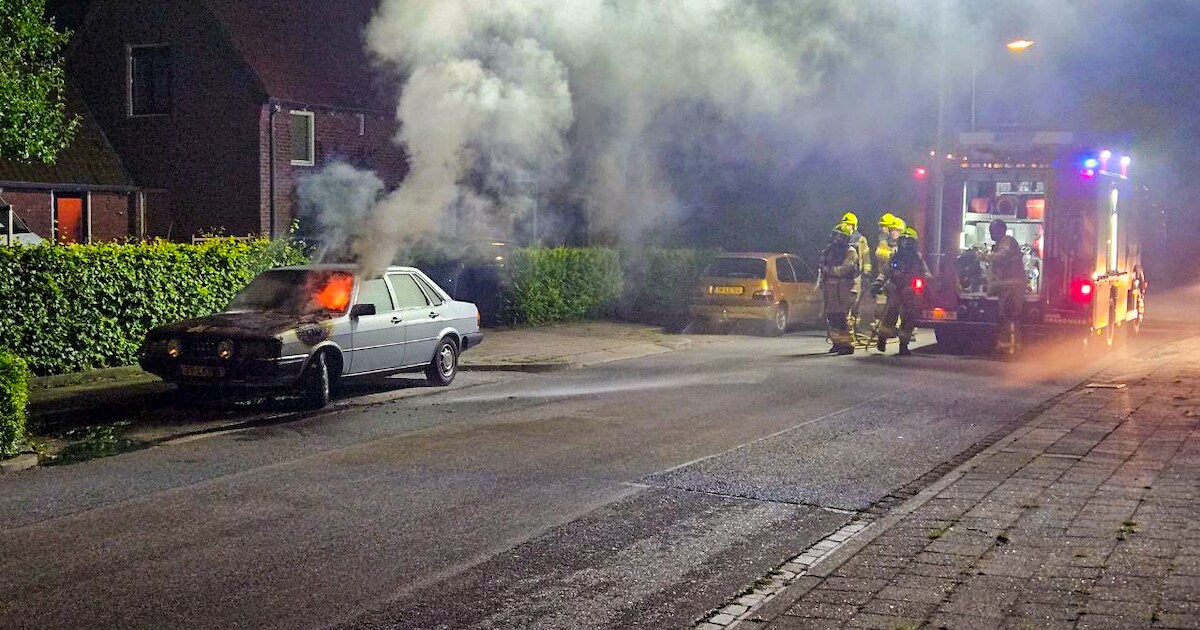 Veel schade door brand in geparkeerde auto in Zieuwent | Foto