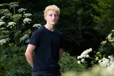 Chris vindt het vervelend dat hij een steeds vrouwelijker lichaam krijgt: ‘Het is gewoon heel naar d