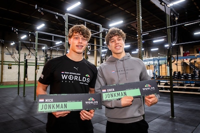 Owen (17) ziet zijn broer Mick (18) wereldkampioen worden en is trots: ‘Maar ik wil wel beter worden