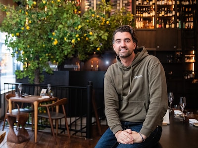 Wie heeft de dierbare tafel van The Lemon Tree in Deventer gestolen? ‘Beloning van 5000 euro’