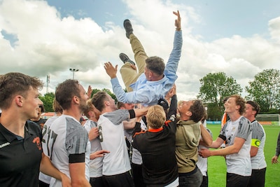 Achterveld zorgt met ontslag van trainer Arthur Khalimkhoev voor primeur: ‘Niet op één lijn qua norm