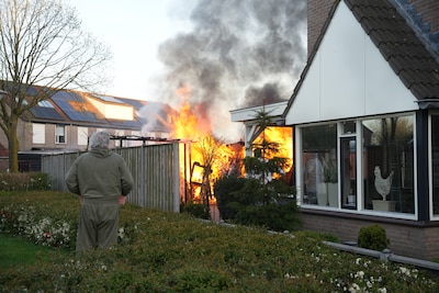 Brand in achtertuin zorgt voor schade in Bunschoten-Spakenburg