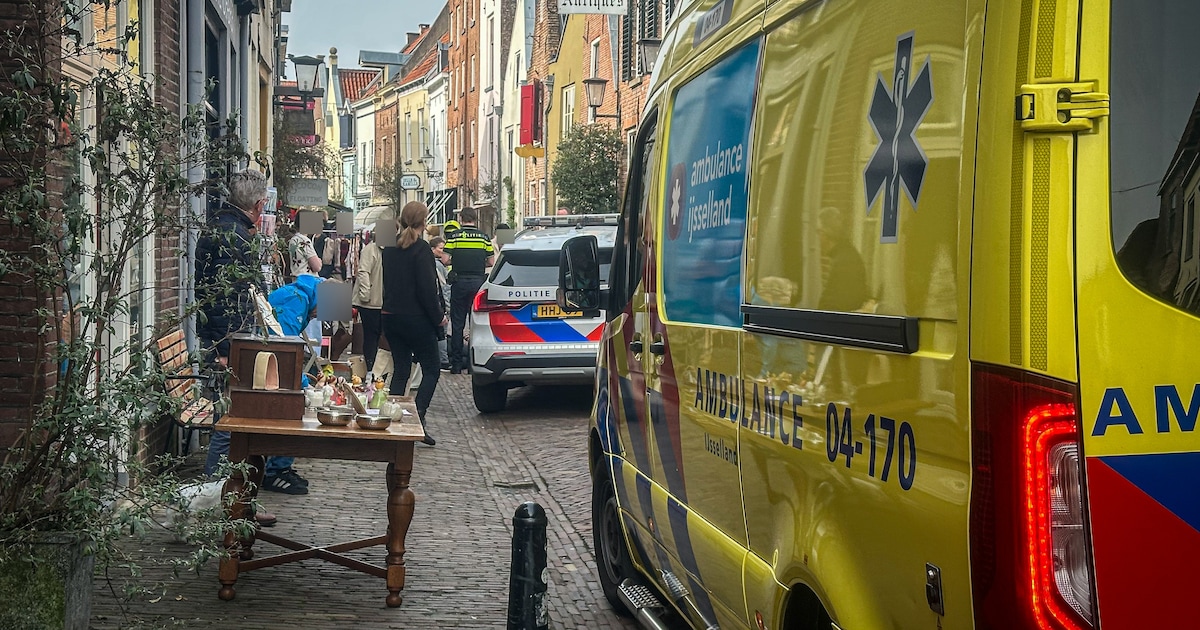 Voetganger naar ziekenhuis na aanrijding met fietser aan de Walstraat in Deventer