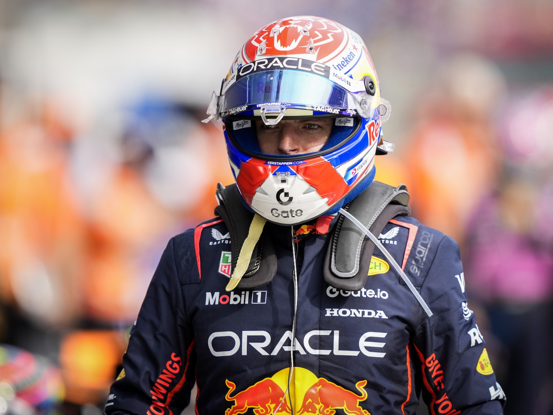 Max Verstappen niet bestraft na incident met Lewis Hamilton: ‘Snap niet waarom we naar stewards moesten’