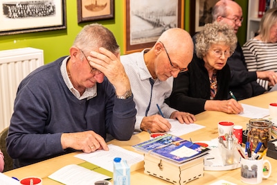 Gerrit (96) mist het spreken van dialect met zijn vrouw, dit café in Wijhe biedt hulp