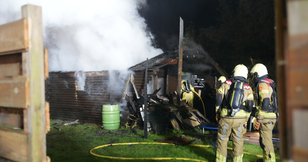 Schuurtje uitgebrand in Steenwijk, huis loopt ook schade op