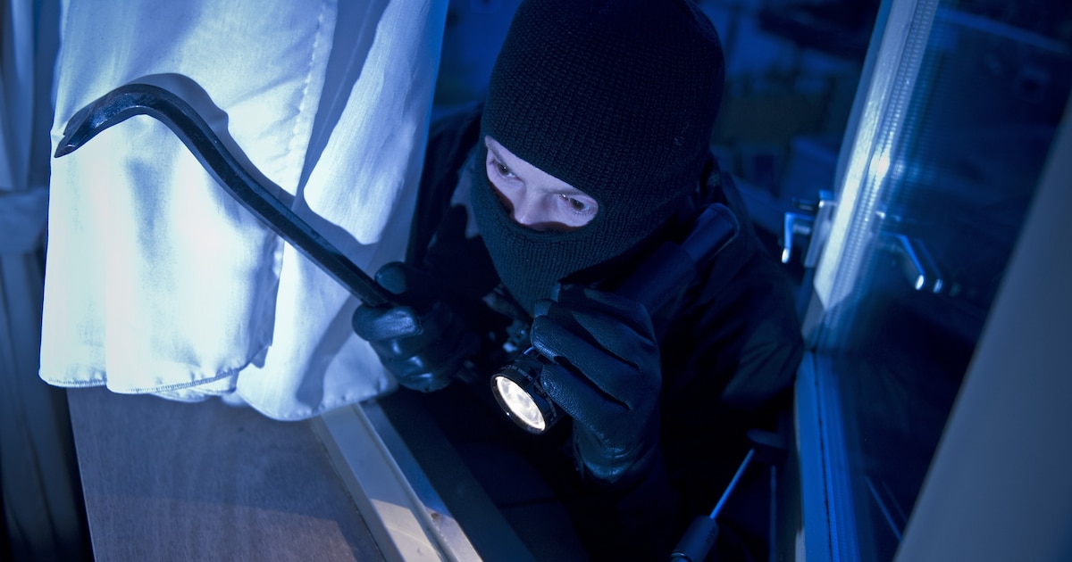 Drie celstraffen boven hoofd, strafblad van 47 pagina’s. Tóch ging Dennis (44) weer de fout in