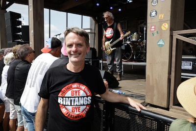 Jan struint met zijn muzieklijstjes over de Zwarte Cross en heeft zelfs al fans: ‘Het is echt kill y