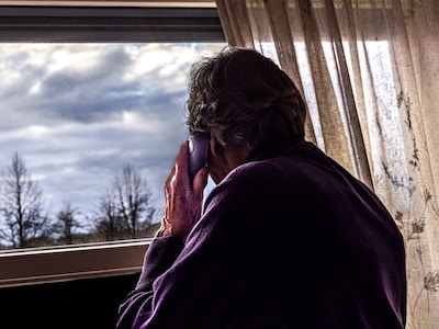Vrouw (92) trapt in val van nepagenten, maar juist dat ene telefoontje brengt de politie op hun spoo