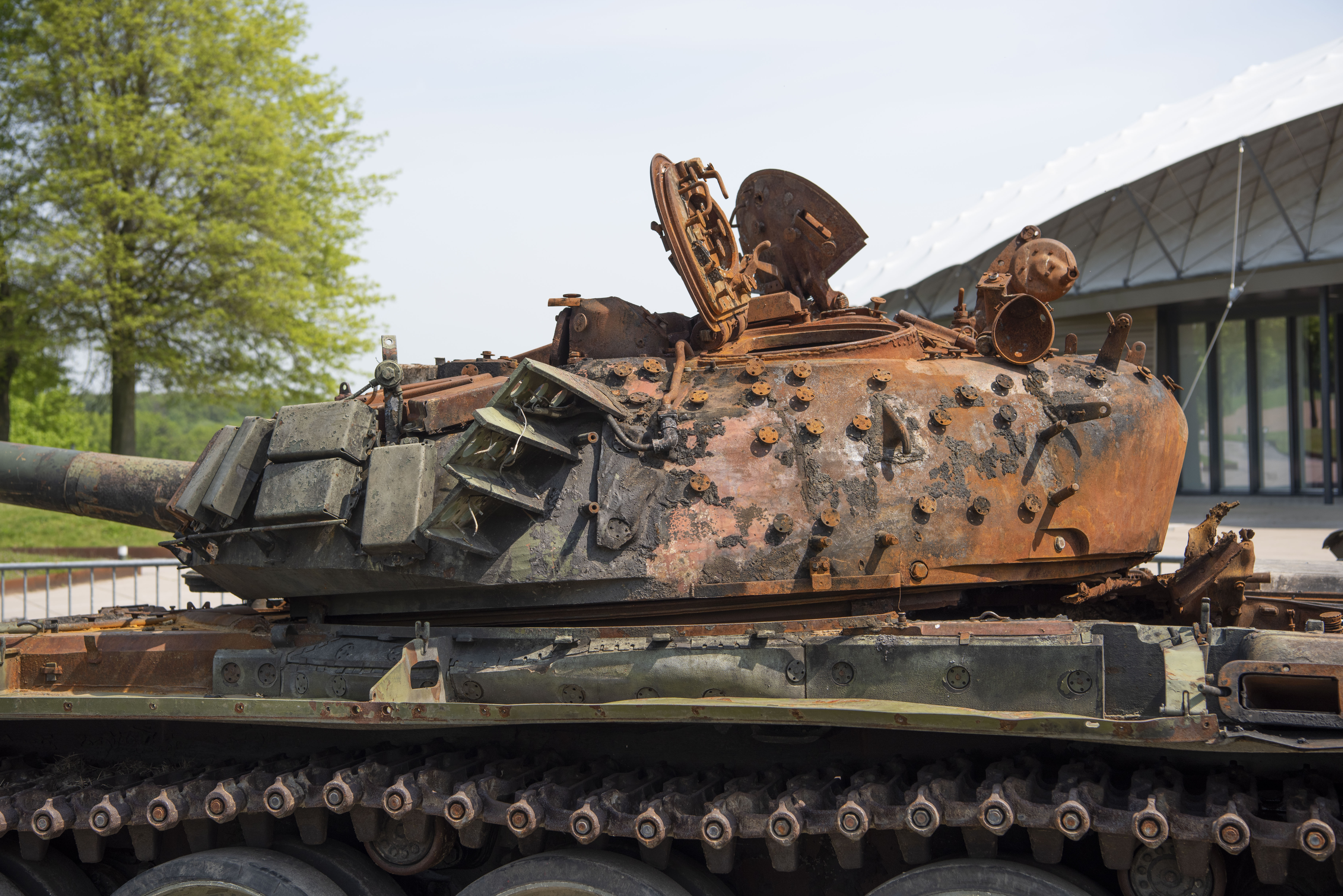 ‘Een tank waarin jonge mannen zijn gestorven tentoonstellen is respectloos en misplaatst’