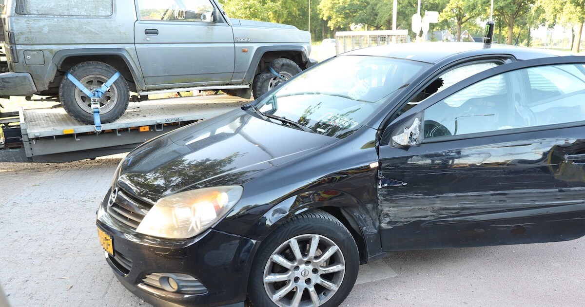 Veel schade bij aanrijding tussen bestelbus en auto in Loenen | 112 nieuws Apeldoorn