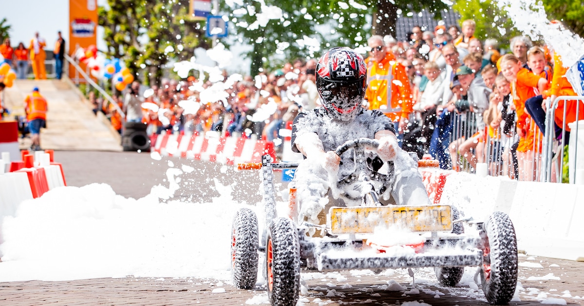 Puiflijk juicht als de zeepkist door het schuimbad gaat: terugkeer race is schot in de roos