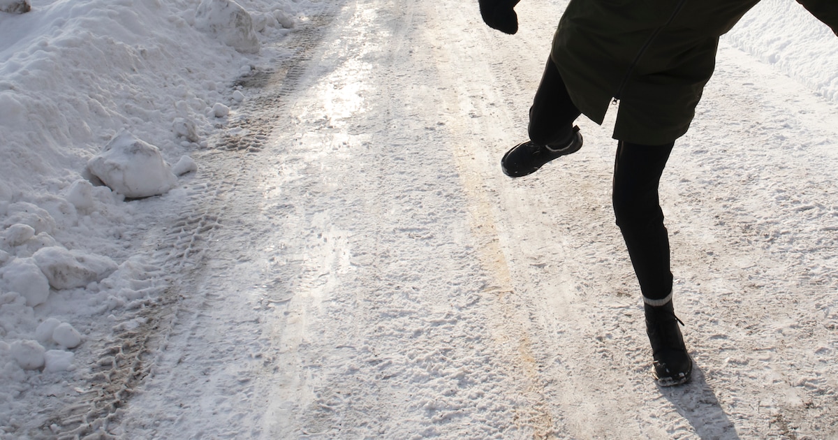 Drijfnat arriveer ik bij de portier, die vraagt: ‘Meid, ben je op de fiets?’