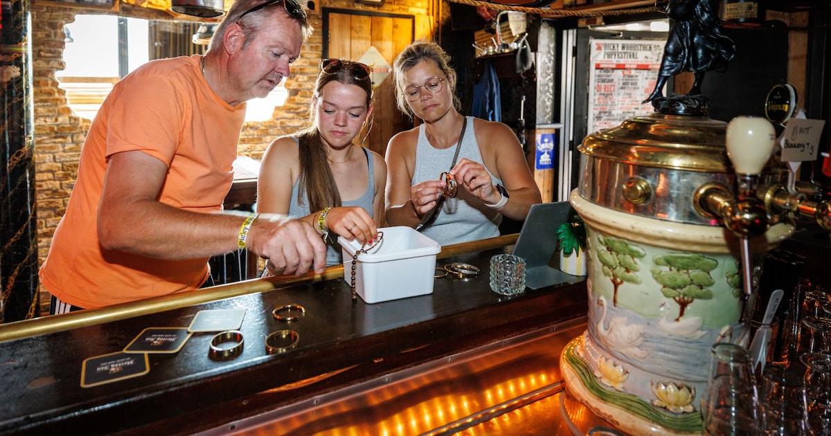 Bij de gevonden voorwerpen van Dicky Woodstock wordt gejuicht én gevloekt: ‘Dat is de ring die ik va